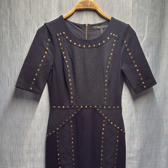 🏴 BCBGMaxAzria Mini Dress with Crew Neck size XS - Picture 3 of 11